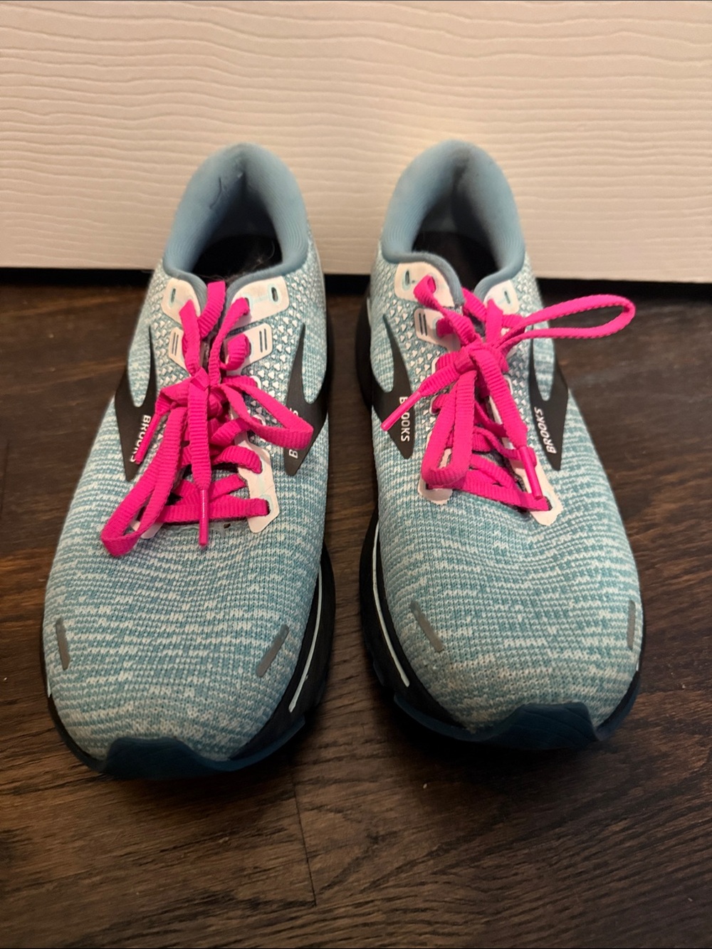 Brooks Ghost 14 • Heathered Blue with Pink Laces
